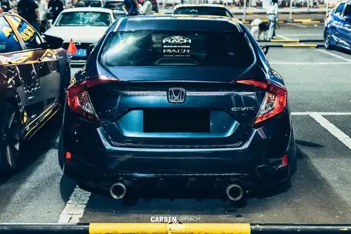 车主想把这辆思域打造成jdm风格,所以采用了work轮毂以及很有日式特色