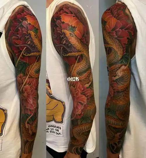 蛇盘牡丹纹身相结合,被寓意为健康与祥瑞的象征,也是智慧和力量的象征