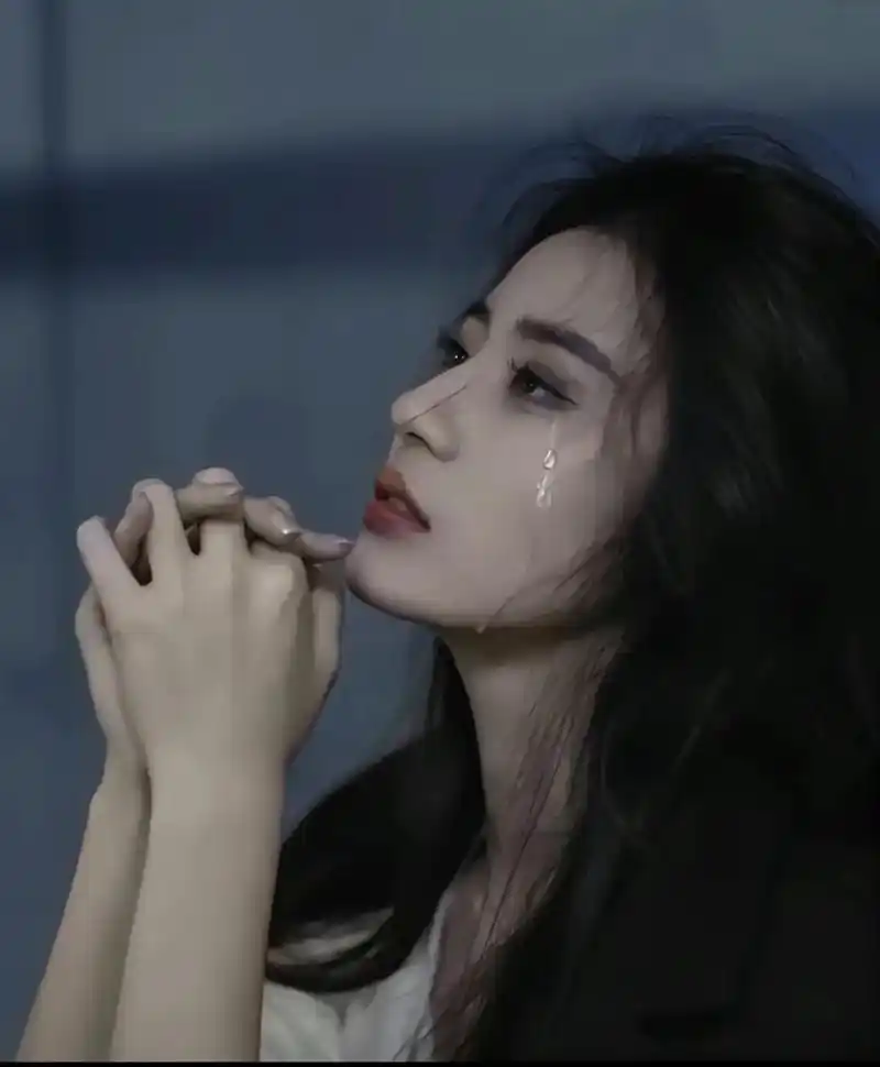 我已经很努力的控制自己的情绪了,但我就是忍不住想哭,哭着哭着 - 抖