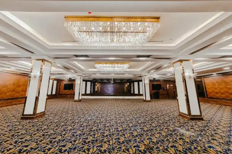 宴会设计:唯伊婚礼宴会场地:美丽华二楼五厅丽华五厅可摆放10桌左右