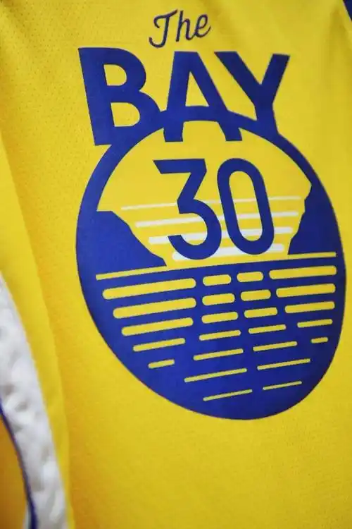 番将带来一款将通过全新主题版球衣上的 jumpman 标志紧密联系jordan