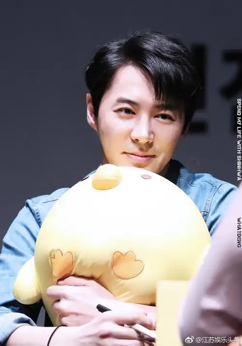 你是温柔善良帅气的神话五哥,你是综艺感超强的可爱鸟宝junjin