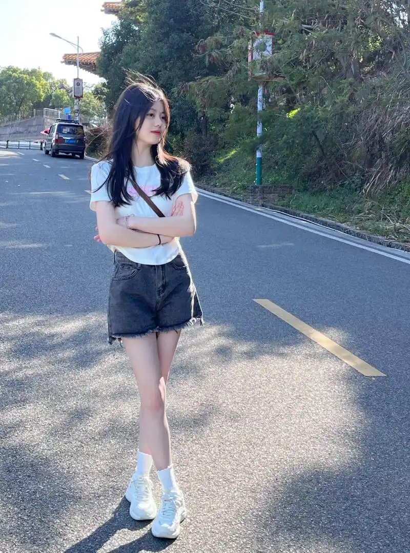 ⑨种万能拍照站姿 显腿细显腿长!