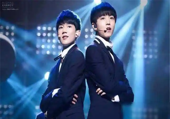 王俊凯王源同台出席活动粉丝激动不已