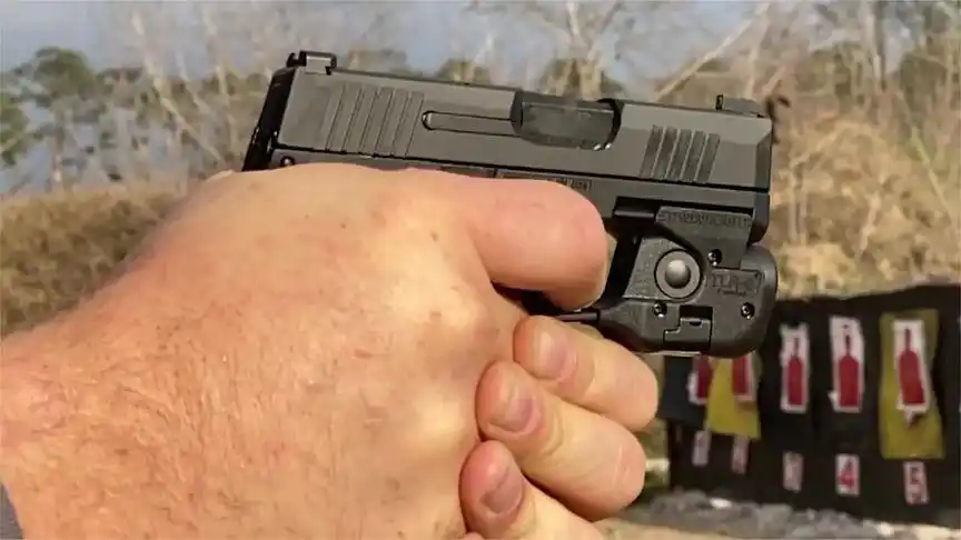 西格绍尔p365微型手枪,握在手上太小了,比较适合女性防身用