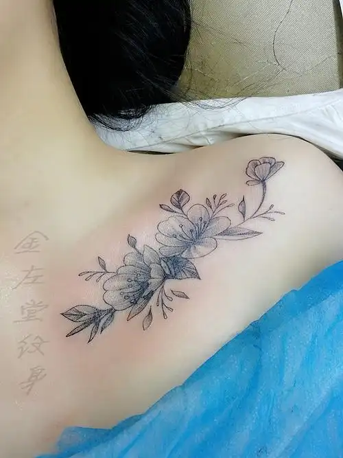 锁骨素花纹身遮盖疤痕修改老旧纹身水冶纹身金左堂