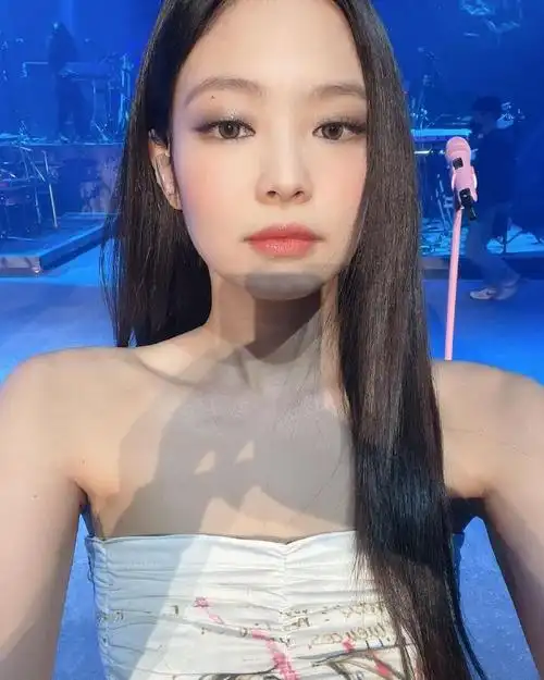jennie solo