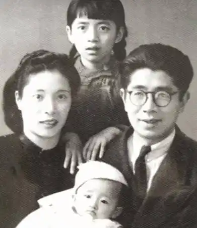 1943年,常书鸿到达敦煌,一年之后,陈芝秀毕业,也带着女儿常沙娜来到