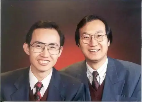 1993年,承载着"万通六君子"光荣与梦想的万通地产在北京成立,冯仑