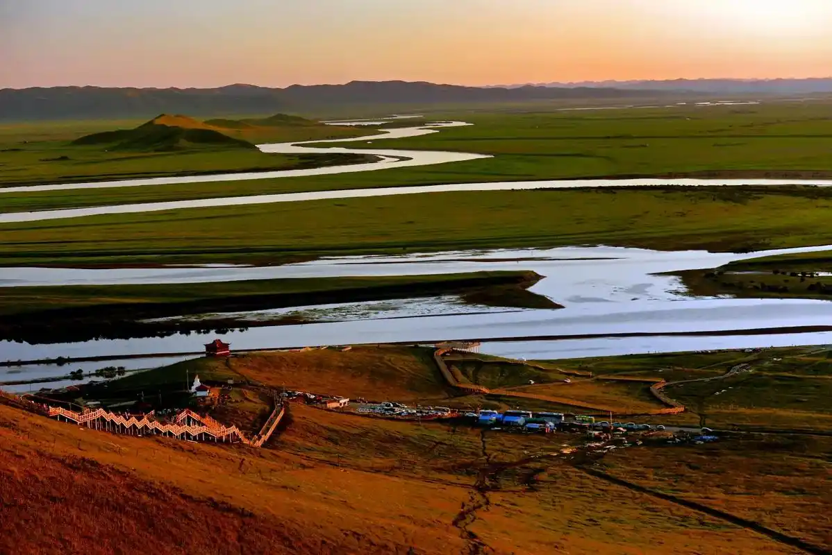 若尔盖黄河九曲第一湾.#海鹰#原创摄影作品#感受大自然的气息 - 抖音