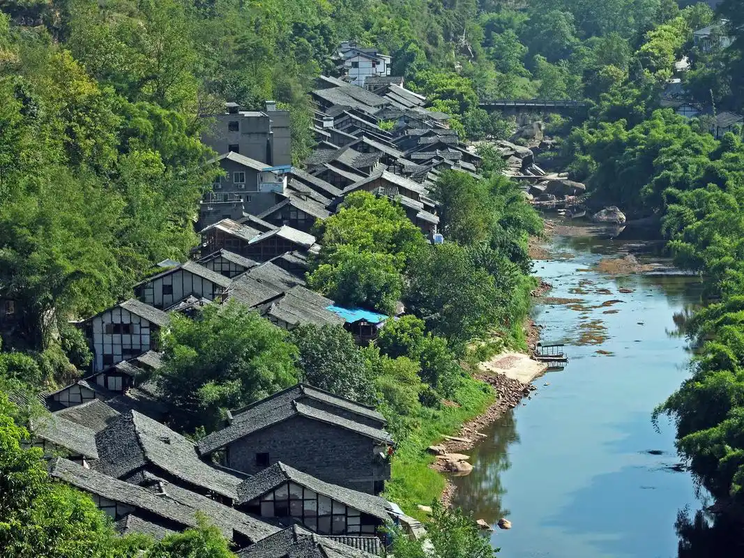 中山古镇:从千年古街到爱情天梯