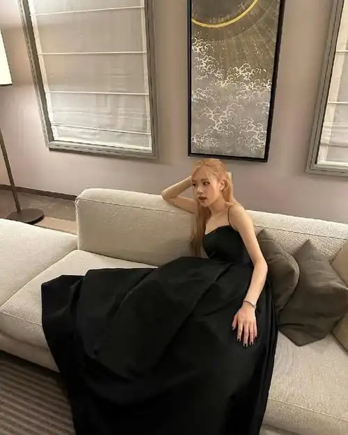 朴彩英雪花秀全球品牌代言人#【sns】230330@roses_are_rosie更新ins