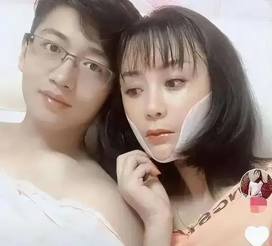 纪实:妈妈的朋友!一男子爱上妈妈的40岁闺蜜,网友:阿姨真漂亮