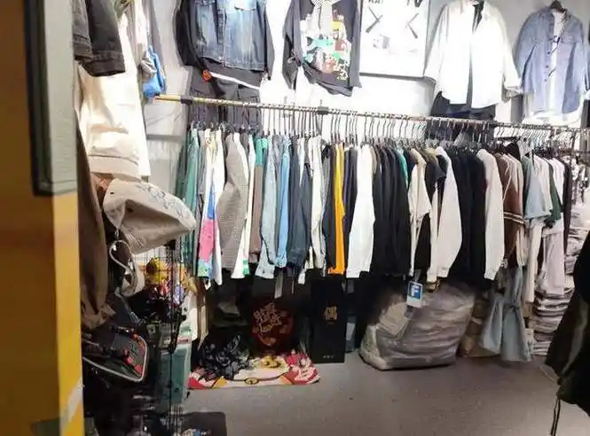 不敢进商场买衣服杂牌货卖出大牌价谁在制造服装刺客