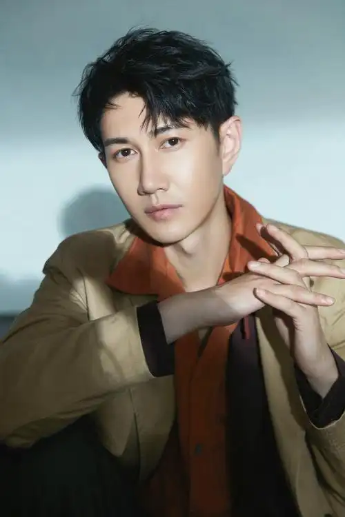 实力演员何明翰最新写真照释出带来冬日暖心惊喜图文