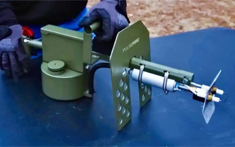 售价630美刀的小型火焰喷射器,用来烧烤效果怎样?