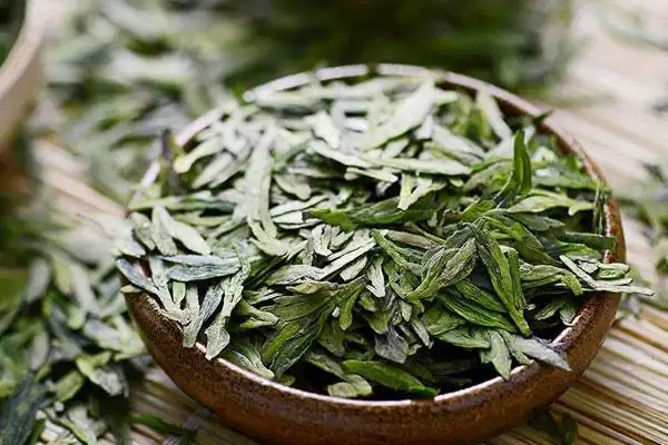 龙井的主要品种有乌牛早,群体种,浙农139,平阳特早,龙井43,浙农117等