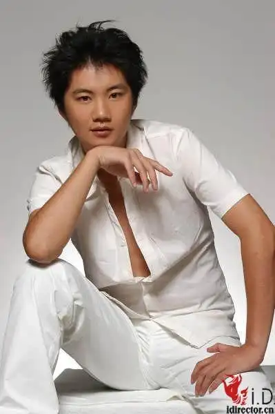 南京军区政治部前线文工团话剧队演员:郎峰