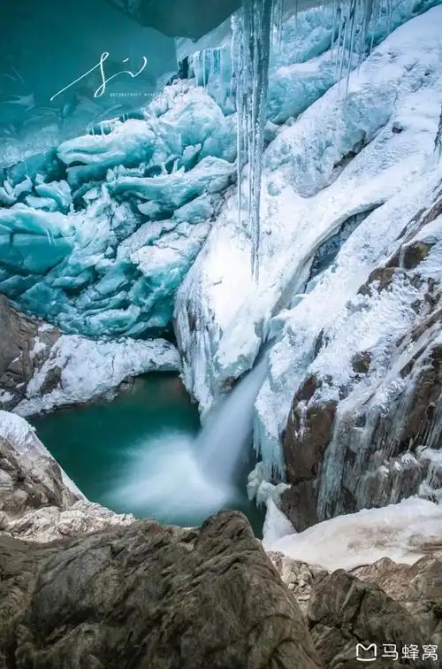 依嘎冰川瀑布群:在这里看见最立体的.风景