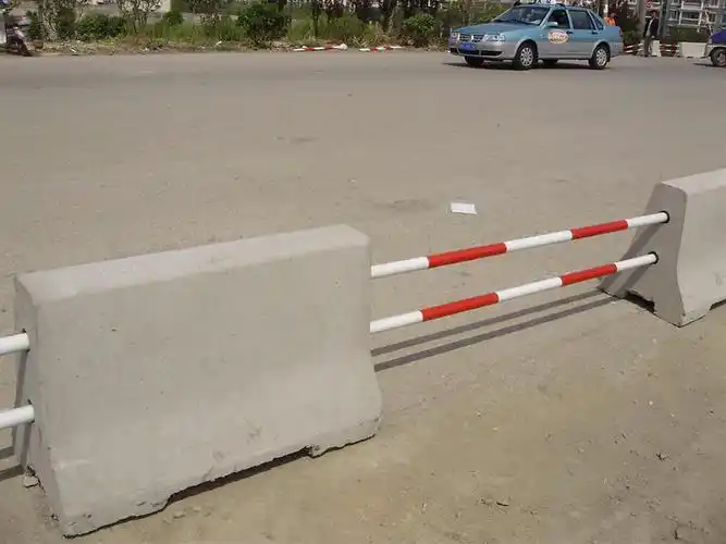 1米2米的水泥隔离墩 定做做围墙的水泥墩