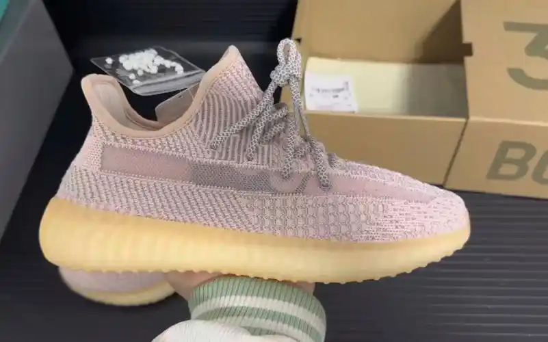 yeezy椰子350粉满天星ss真爆版本