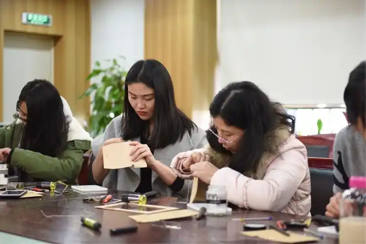 慧心巧思,快乐diy—记设计院女职工diy手工卡包活动