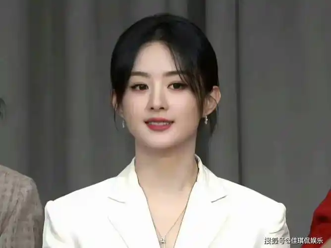 赵丽颖加入谋女郎阵营,看完她过去一年选择,周星驰的话有人信了_作品