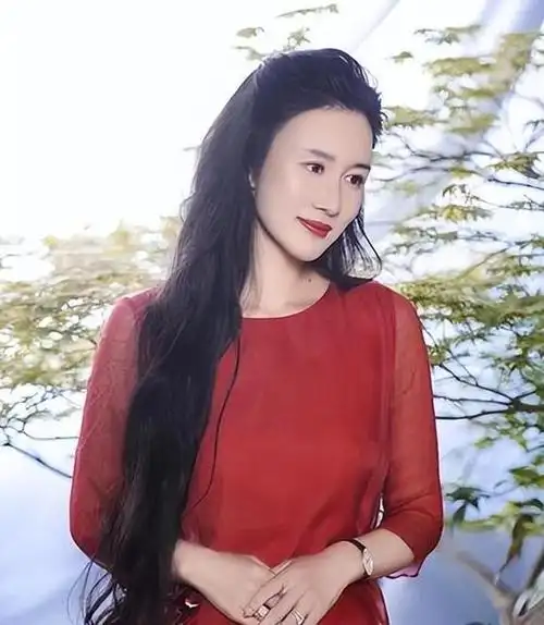 杜星霖不顾身体为72岁张纪中生四胎年轻又貌美的她到底图啥