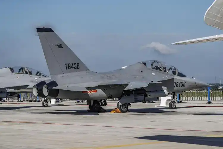 教10又称l-15是航空工业洪都自主研制的新一代双发超音速高级教练机.