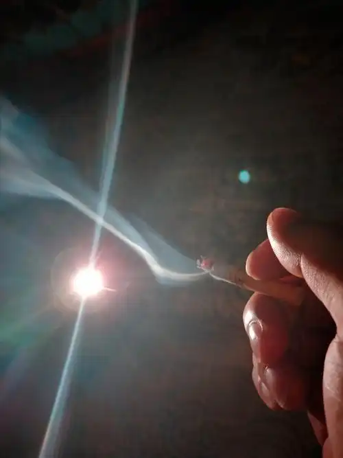 寂寞的夜,抽着孤独的烟!