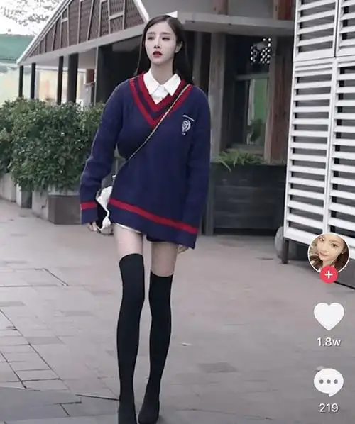 蓝衣白裤的假网红兰兰鹿鹿事件