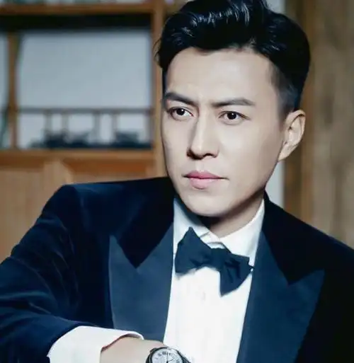 圈内零绯闻的男明星,靳东低调结婚,雷佳音拍戏无数,白敬亭直男