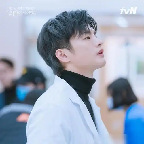 当厌世编辑遇命定男人:看朴宝英与徐仁国谈恋爱,谱出最浪漫爱情