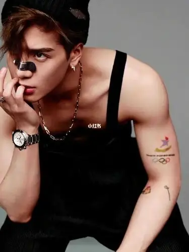 王嘉尔_纹身_美妆_彩妆_彩妆其他