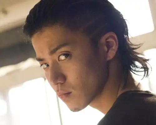 【图】小栗旬热血高校抽烟好帅 男神现身北京遭粉丝疯狂围堵