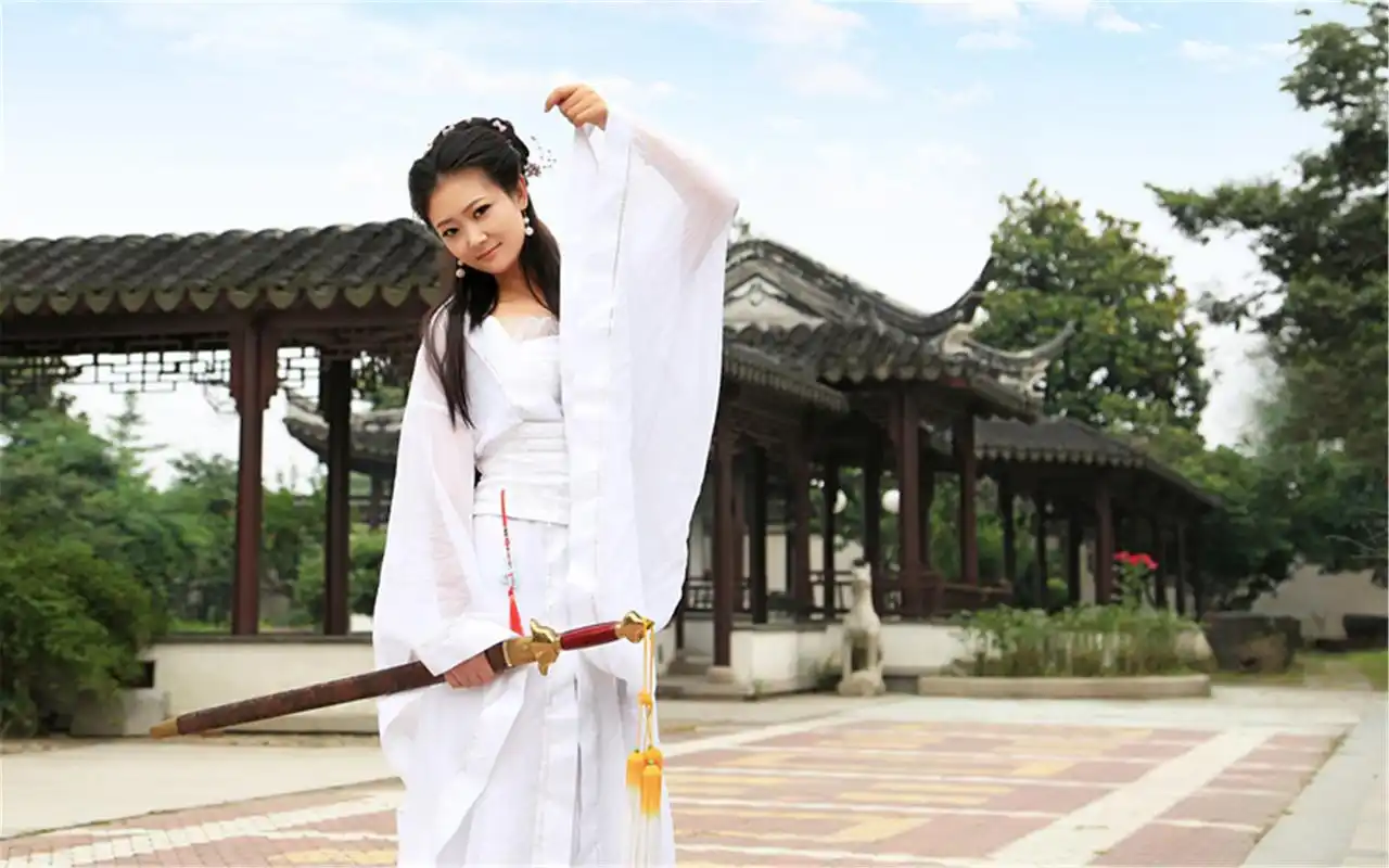 白衣飘飘仙气十足的古装侠女写真桌面壁纸高清大图预览1920x1200_美女