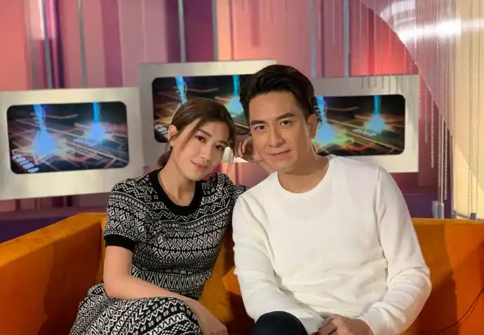 黄智雯便四两拨千斤地回应道,其实一早和男友达成共识,但眼下还不是最