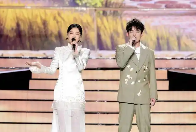 央视端午晚会:众女星同台比美,苏醒舞台获好评,毛晓彤于朦胧满满cp感