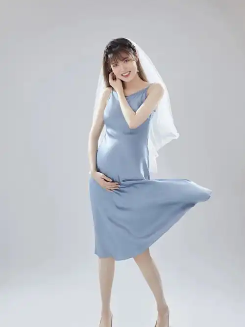 起来写这篇笔记～孕妇照是在孕28w的时候拍的,这个孕周肚子大小刚刚好