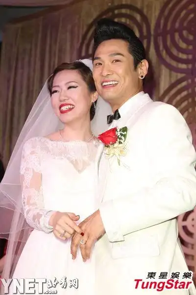 杜德伟娶26岁嫩妻婚宴曝光天心外籍男友首亮相组图