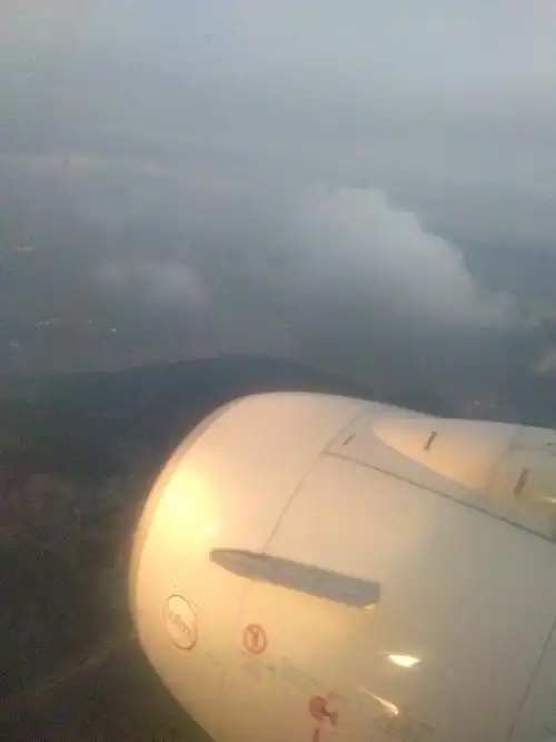 飞机起飞瞬间匆忙颤抖压低声嘶吼难过这是要配合谁的心情