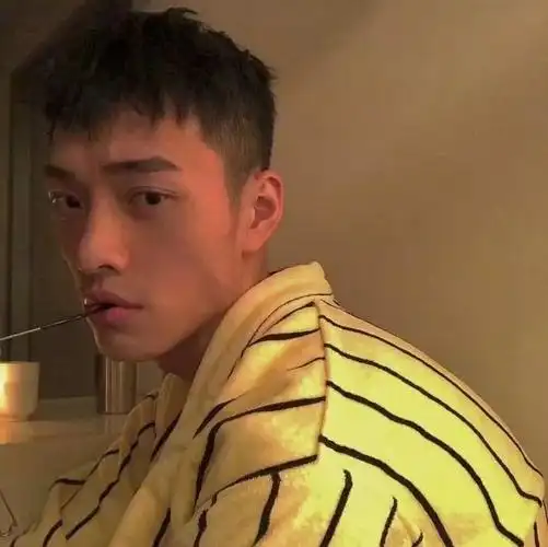 头像你是我既想对全世界炫耀又不舍得和任何人分享的人