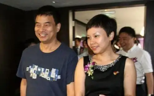 刘永好从来不在外边应酬,每天都会回家吃饭,而成功的李巍没有忘记他