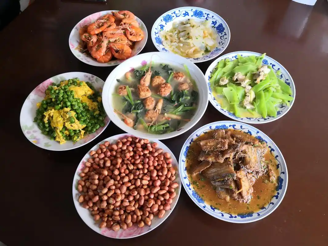 周末回家,农村婆婆做了一桌6道菜,有荤有素,最后一道最喜欢!