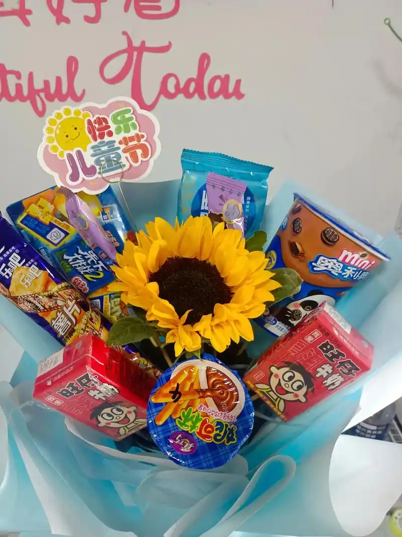 送给孩子们的六一儿童节礼物零食花束大礼包