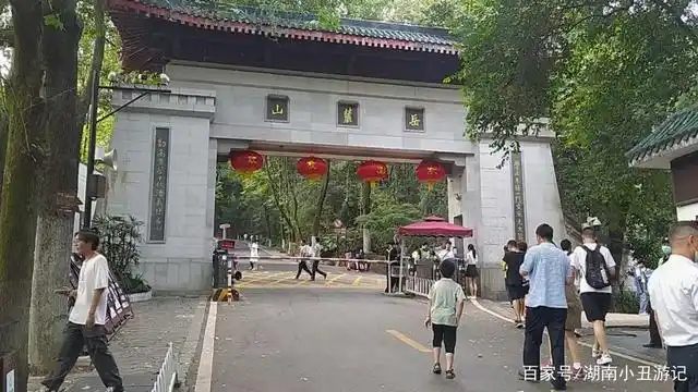 岳麓山的小路在哪?从这条小路上山,很好走