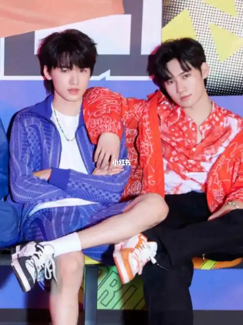 就你俩身体接触呗张真源宋亚轩轩源源轩