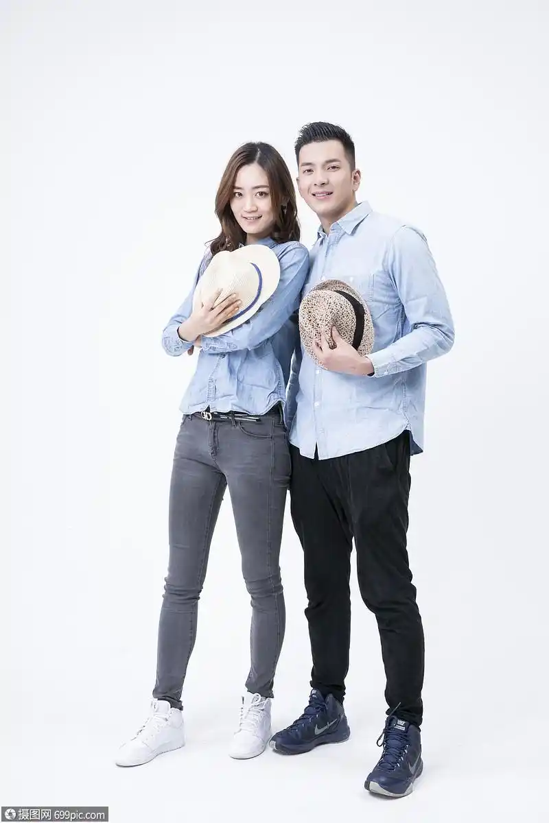 照片 人物情感 情侣甜蜜合影.jpg