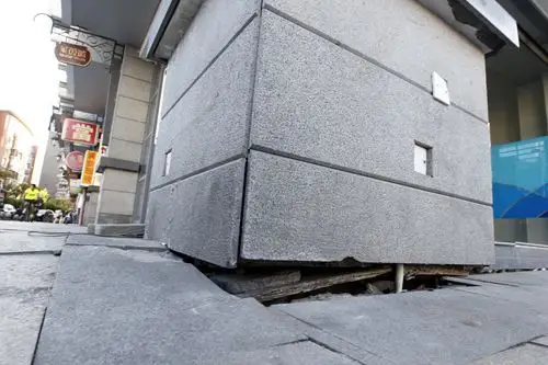 福州地铁施工占用小区公共用地 居民楼出现沉降(图)