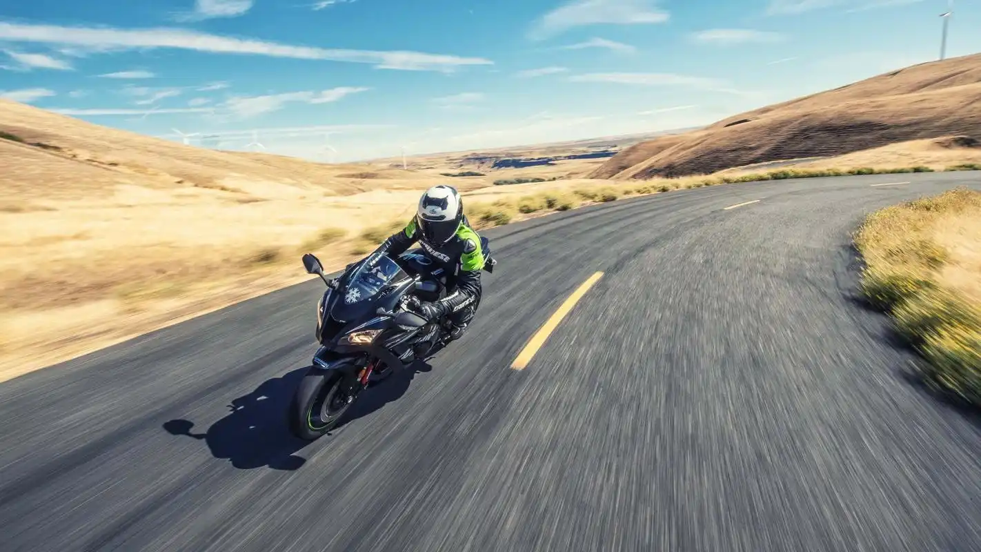 机车车模性感写真壁纸,高清图片-壁纸族